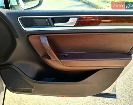 Белый Фольксваген Туарег, объемом двигателя 2.97 л и пробегом 195 тыс. км за 19700 $, фото 36 на Automoto.ua