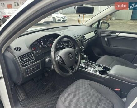 Белый Фольксваген Туарег, объемом двигателя 2.97 л и пробегом 192 тыс. км за 17000 $, фото 15 на Automoto.ua