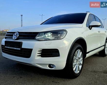 Белый Фольксваген Туарег, объемом двигателя 3 л и пробегом 210 тыс. км за 15900 $, фото 1 на Automoto.ua