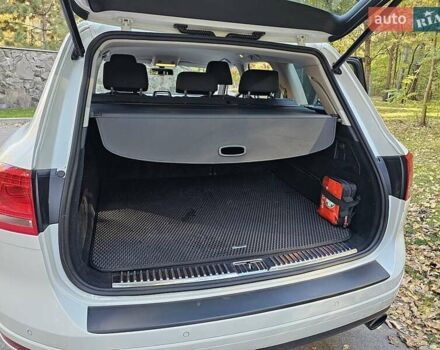 Белый Фольксваген Туарег, объемом двигателя 2.97 л и пробегом 110 тыс. км за 18000 $, фото 20 на Automoto.ua