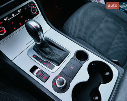 Білий Фольксваген Туарег, об'ємом двигуна 2.97 л та пробігом 344 тис. км за 15900 $, фото 29 на Automoto.ua