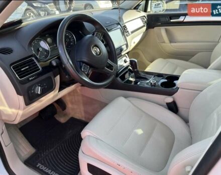 Белый Фольксваген Туарег, объемом двигателя 3.6 л и пробегом 135 тыс. км за 16500 $, фото 3 на Automoto.ua