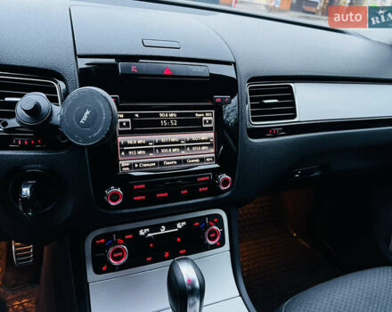 Білий Фольксваген Туарег, об'ємом двигуна 2.97 л та пробігом 344 тис. км за 15900 $, фото 23 на Automoto.ua