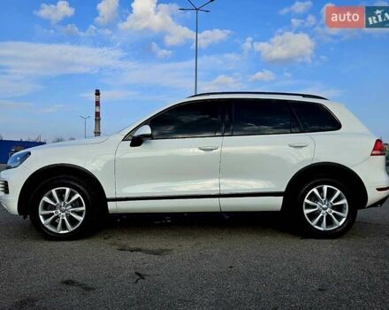 Белый Фольксваген Туарег, объемом двигателя 3 л и пробегом 210 тыс. км за 15900 $, фото 4 на Automoto.ua