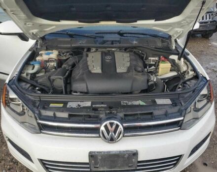 Білий Фольксваген Туарег, об'ємом двигуна 3 л та пробігом 151 тис. км за 1900 $, фото 11 на Automoto.ua