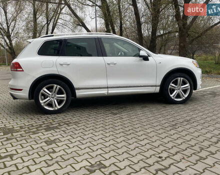 Белый Фольксваген Туарег, объемом двигателя 2.97 л и пробегом 260 тыс. км за 22500 $, фото 11 на Automoto.ua