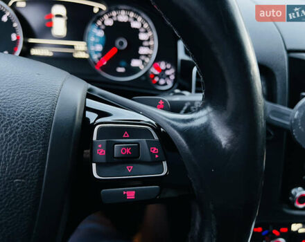 Білий Фольксваген Туарег, об'ємом двигуна 2.97 л та пробігом 344 тис. км за 15900 $, фото 26 на Automoto.ua