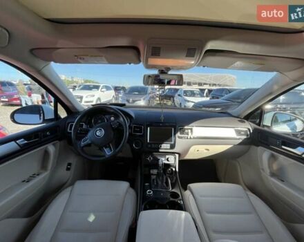 Белый Фольксваген Туарег, объемом двигателя 3.6 л и пробегом 138 тыс. км за 15300 $, фото 4 на Automoto.ua