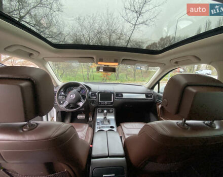 Белый Фольксваген Туарег, объемом двигателя 2.97 л и пробегом 260 тыс. км за 22500 $, фото 51 на Automoto.ua