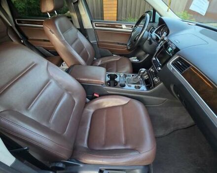 Белый Фольксваген Туарег, объемом двигателя 3 л и пробегом 216 тыс. км за 24000 $, фото 7 на Automoto.ua