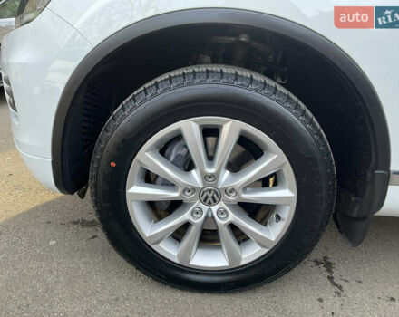 Белый Фольксваген Туарег, объемом двигателя 2.97 л и пробегом 142 тыс. км за 22500 $, фото 8 на Automoto.ua