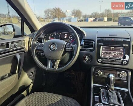 Белый Фольксваген Туарег, объемом двигателя 3 л и пробегом 210 тыс. км за 15900 $, фото 23 на Automoto.ua