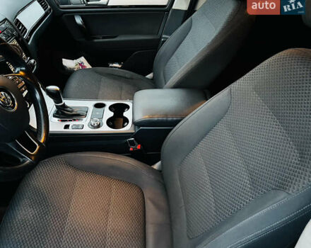 Білий Фольксваген Туарег, об'ємом двигуна 2.97 л та пробігом 344 тис. км за 15900 $, фото 14 на Automoto.ua