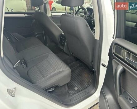 Белый Фольксваген Туарег, объемом двигателя 2.97 л и пробегом 192 тыс. км за 17000 $, фото 21 на Automoto.ua