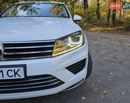 Белый Фольксваген Туарег, объемом двигателя 2.97 л и пробегом 110 тыс. км за 18000 $, фото 16 на Automoto.ua