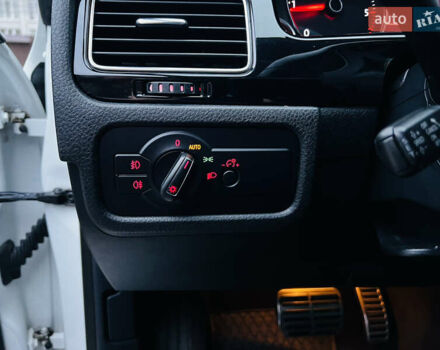 Білий Фольксваген Туарег, об'ємом двигуна 2.97 л та пробігом 344 тис. км за 15900 $, фото 22 на Automoto.ua