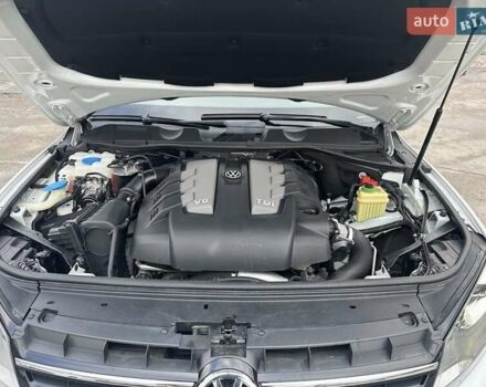 Белый Фольксваген Туарег, объемом двигателя 2.97 л и пробегом 192 тыс. км за 17000 $, фото 29 на Automoto.ua