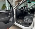 Білий Фольксваген Туарег, об'ємом двигуна 3.6 л та пробігом 76 тис. км за 13000 $, фото 9 на Automoto.ua