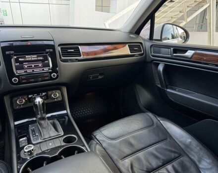 Белый Фольксваген Туарег, объемом двигателя 3 л и пробегом 220 тыс. км за 17700 $, фото 9 на Automoto.ua