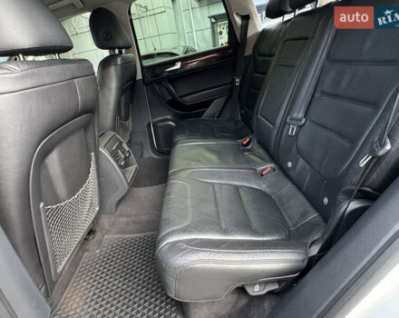 Белый Фольксваген Туарег, объемом двигателя 2.97 л и пробегом 220 тыс. км за 17700 $, фото 26 на Automoto.ua