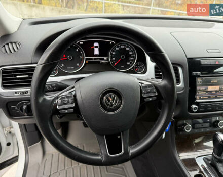 Белый Фольксваген Туарег, объемом двигателя 2.97 л и пробегом 329 тыс. км за 17800 $, фото 19 на Automoto.ua