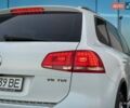 Білий Фольксваген Туарег, об'ємом двигуна 3 л та пробігом 239 тис. км за 19300 $, фото 17 на Automoto.ua