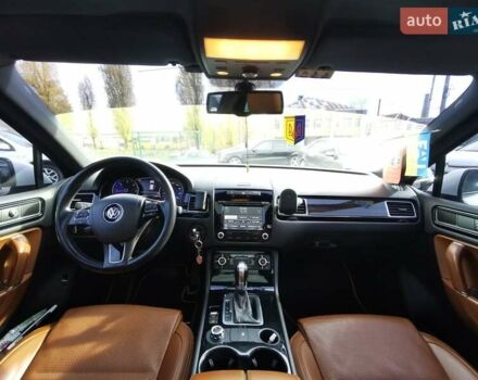 Белый Фольксваген Туарег, объемом двигателя 2.97 л и пробегом 222 тыс. км за 18999 $, фото 24 на Automoto.ua