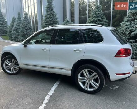 Белый Фольксваген Туарег, объемом двигателя 3 л и пробегом 290 тыс. км за 19900 $, фото 2 на Automoto.ua
