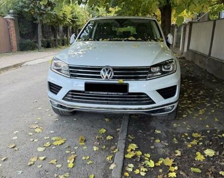 Белый Фольксваген Туарег, объемом двигателя 2.97 л и пробегом 145 тыс. км за 31500 $, фото 31 на Automoto.ua