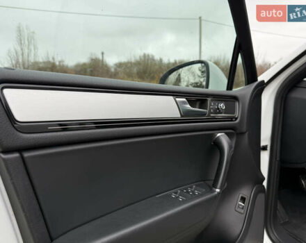 Белый Фольксваген Туарег, объемом двигателя 3 л и пробегом 279 тыс. км за 22999 $, фото 13 на Automoto.ua