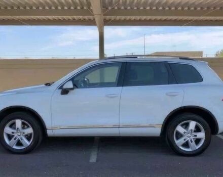 Білий Фольксваген Туарег, об'ємом двигуна 3 л та пробігом 88 тис. км за 3800 $, фото 3 на Automoto.ua