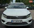 Білий Фольксваген Туарег, об'ємом двигуна 3 л та пробігом 215 тис. км за 25800 $, фото 1 на Automoto.ua