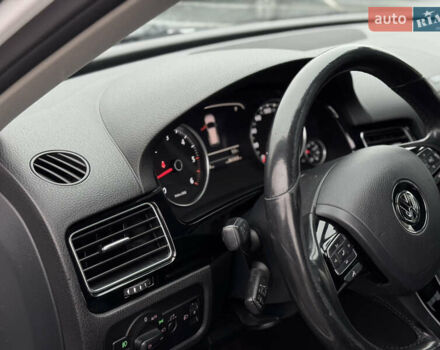 Белый Фольксваген Туарег, объемом двигателя 2.97 л и пробегом 248 тыс. км за 18000 $, фото 27 на Automoto.ua