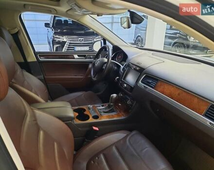 Белый Фольксваген Туарег, объемом двигателя 3 л и пробегом 111 тыс. км за 23477 $, фото 14 на Automoto.ua