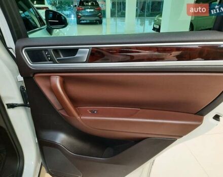 Белый Фольксваген Туарег, объемом двигателя 3 л и пробегом 111 тыс. км за 23477 $, фото 13 на Automoto.ua