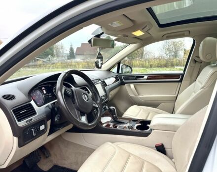 Белый Фольксваген Туарег, объемом двигателя 3 л и пробегом 236 тыс. км за 22500 $, фото 3 на Automoto.ua