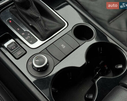 Белый Фольксваген Туарег, объемом двигателя 2.97 л и пробегом 248 тыс. км за 18000 $, фото 31 на Automoto.ua