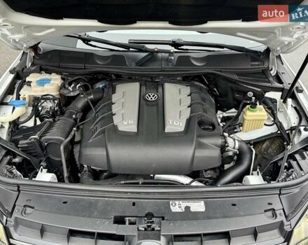 Белый Фольксваген Туарег, объемом двигателя 2.97 л и пробегом 290 тыс. км за 15900 $, фото 33 на Automoto.ua