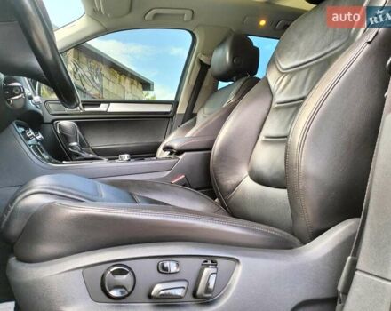 Білий Фольксваген Туарег, об'ємом двигуна 3 л та пробігом 241 тис. км за 21800 $, фото 17 на Automoto.ua