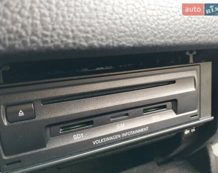 Білий Фольксваген Туарег, об'ємом двигуна 3 л та пробігом 241 тис. км за 21800 $, фото 10 на Automoto.ua