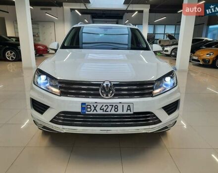 Белый Фольксваген Туарег, объемом двигателя 3 л и пробегом 111 тыс. км за 23477 $, фото 7 на Automoto.ua
