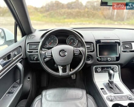 Белый Фольксваген Туарег, объемом двигателя 3 л и пробегом 279 тыс. км за 22999 $, фото 17 на Automoto.ua