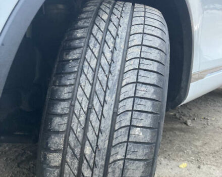 Белый Фольксваген Туарег, объемом двигателя 3 л и пробегом 260 тыс. км за 26000 $, фото 40 на Automoto.ua