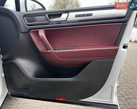 Белый Фольксваген Туарег, объемом двигателя 2.97 л и пробегом 260 тыс. км за 21900 $, фото 41 на Automoto.ua