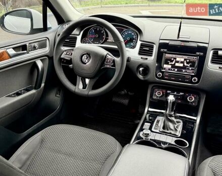 Белый Фольксваген Туарег, объемом двигателя 2.97 л и пробегом 290 тыс. км за 15900 $, фото 24 на Automoto.ua