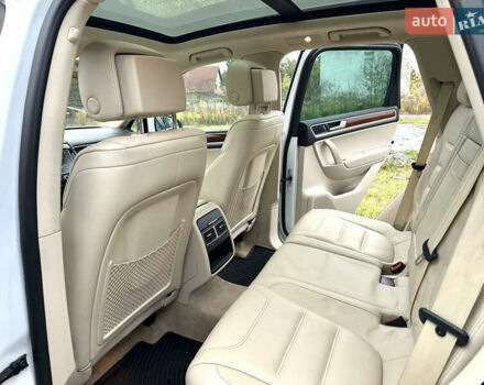 Белый Фольксваген Туарег, объемом двигателя 3 л и пробегом 236 тыс. км за 22000 $, фото 21 на Automoto.ua