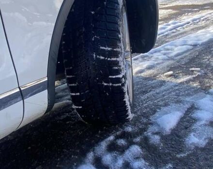 Белый Фольксваген Туарег, объемом двигателя 2.97 л и пробегом 400 тыс. км за 17000 $, фото 10 на Automoto.ua