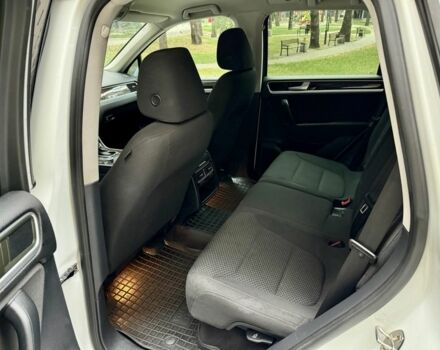 Белый Фольксваген Туарег, объемом двигателя 3 л и пробегом 291 тыс. км за 15900 $, фото 9 на Automoto.ua