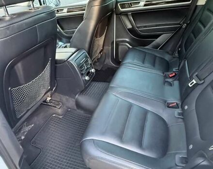 Белый Фольксваген Туарег, объемом двигателя 2.97 л и пробегом 145 тыс. км за 31500 $, фото 17 на Automoto.ua