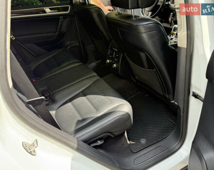 Білий Фольксваген Туарег, об'ємом двигуна 3 л та пробігом 215 тис. км за 25800 $, фото 19 на Automoto.ua